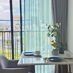 Cozy Home In Astra Condo With Rooftop Infinity Pool