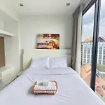 Cozy Home In Astra Condo With Rooftop Infinity Pool